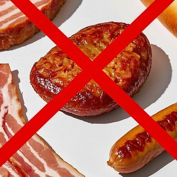 bacon, sausages, and hot dogs